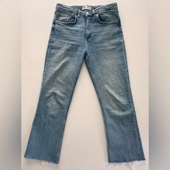 Zara mid-rise cropped mini flare jean in light blue - Picture 2 of 6